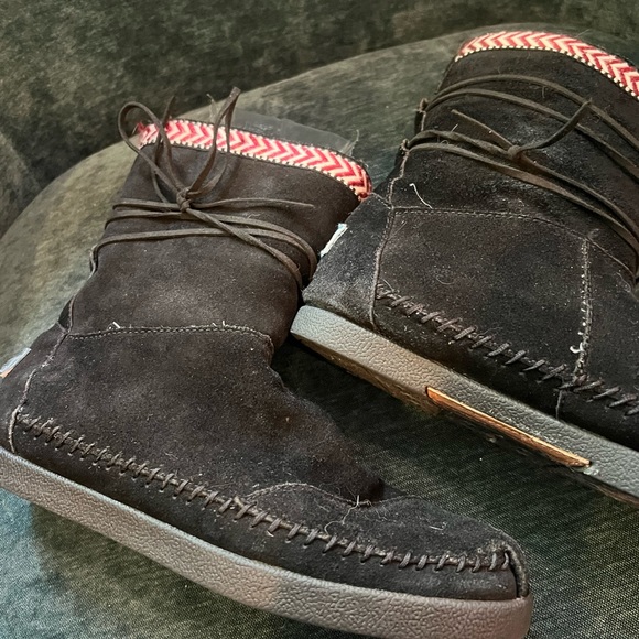 TOMS 8.5 Nepal Suede Boots Black Boho Ties - Picture 7 of 11